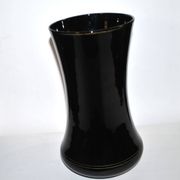 Vase Charles X en opaline noir décor émaillé fleuri peint à la main