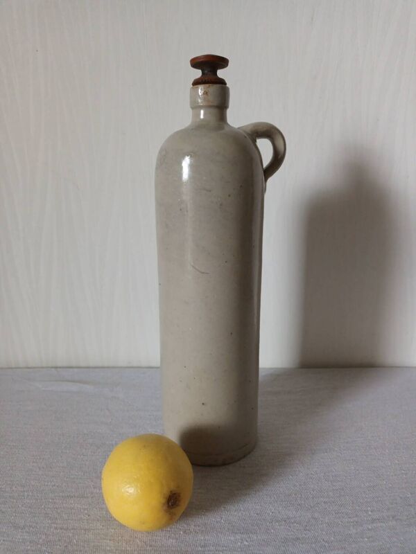 Bouteille en grès vintage