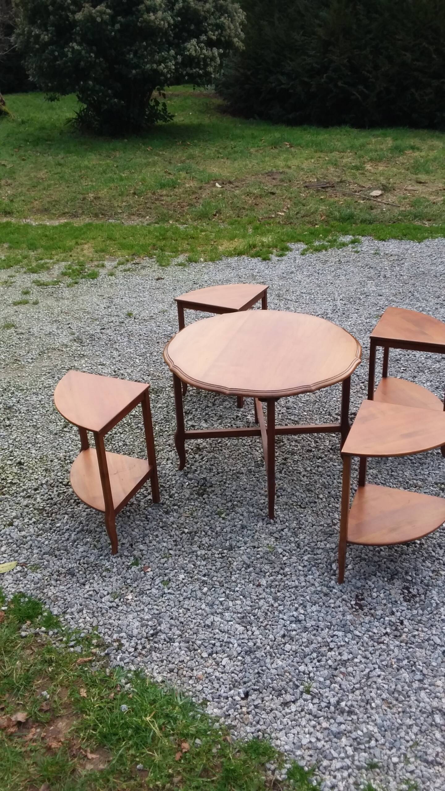 Coffee table nesting tables in cherry wood in classic style from the 60s/70s