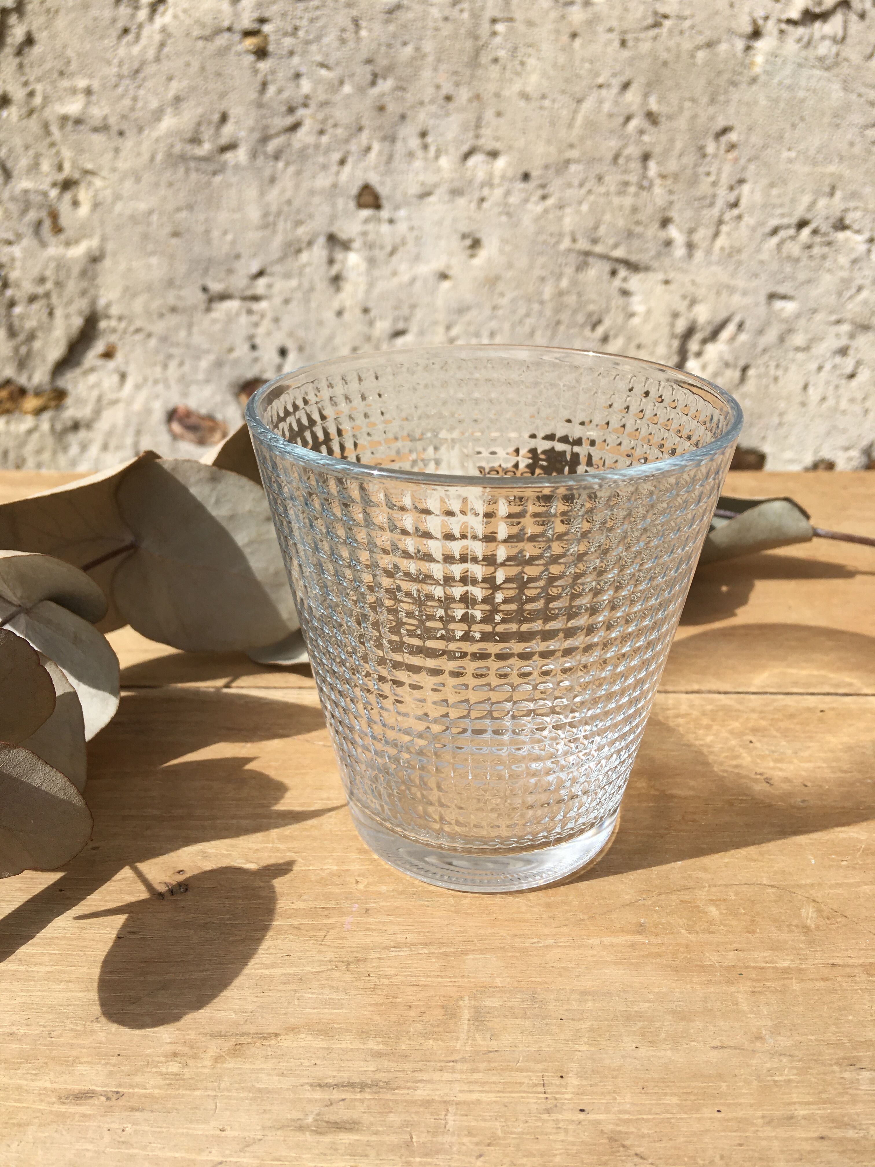 8 water glasses