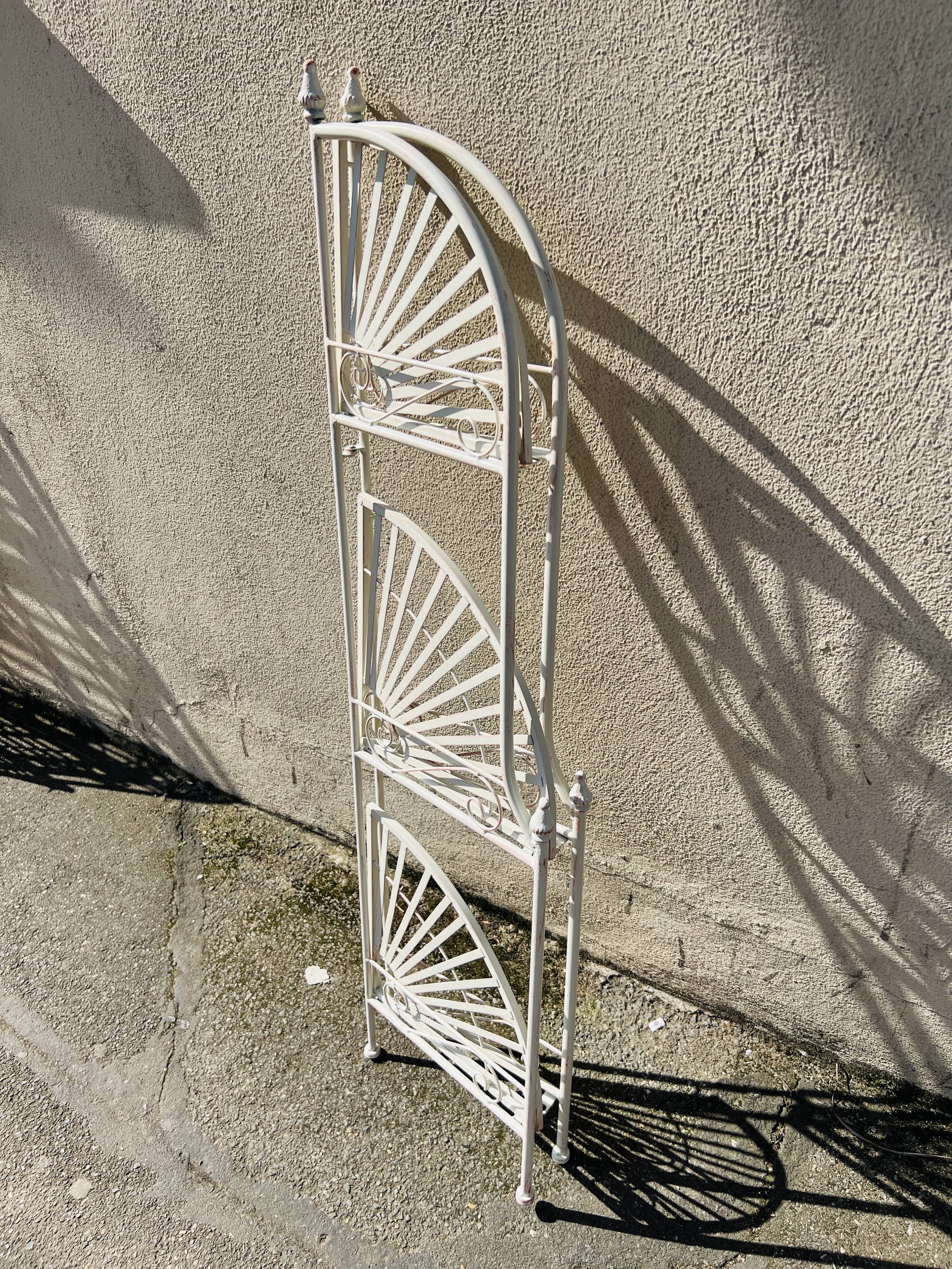 3-level standing storage shelf/garden plant holder
