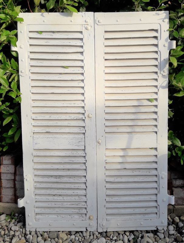 Pair of small shutters
