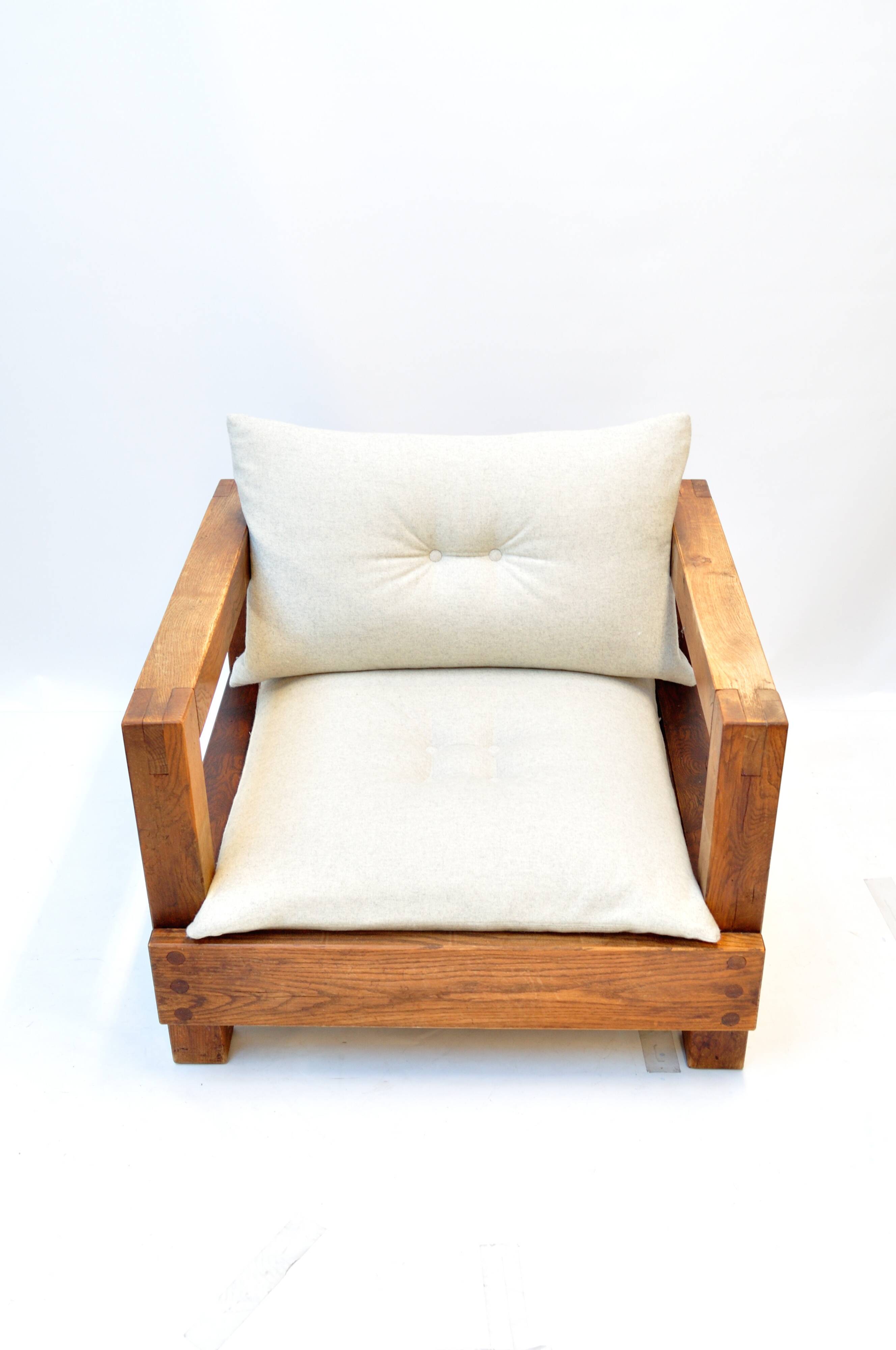 Fauteuil en chêne massif — reconstruit en 100 % laine vierge