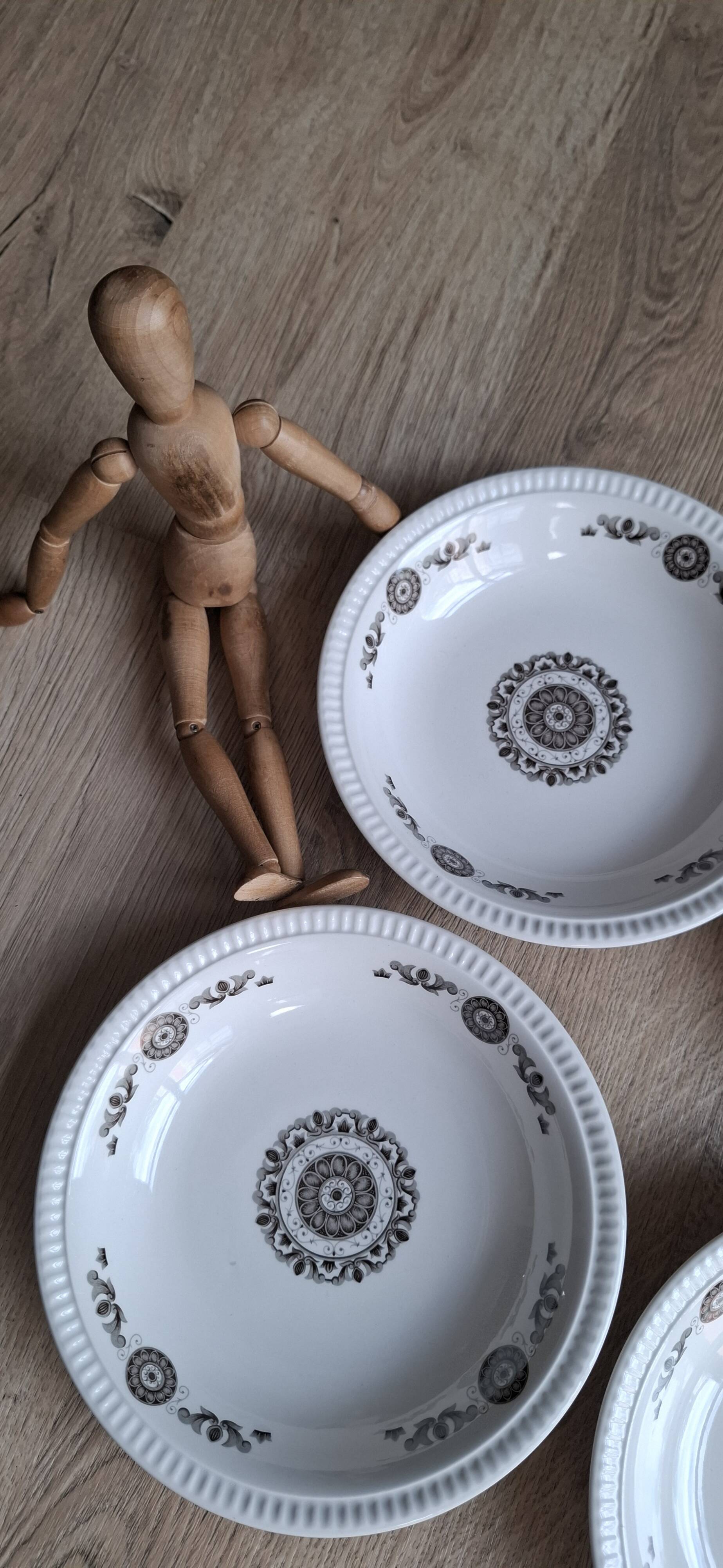 Set of 6 Murielle Boch plates