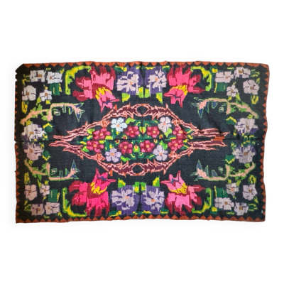 Tapis en laine tissé à la main, fond noir avec fleurs colorées