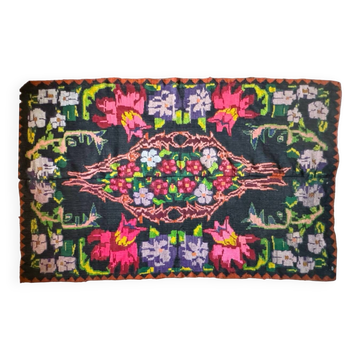 Tapis en laine tissé à la main, fond noir avec fleurs colorées