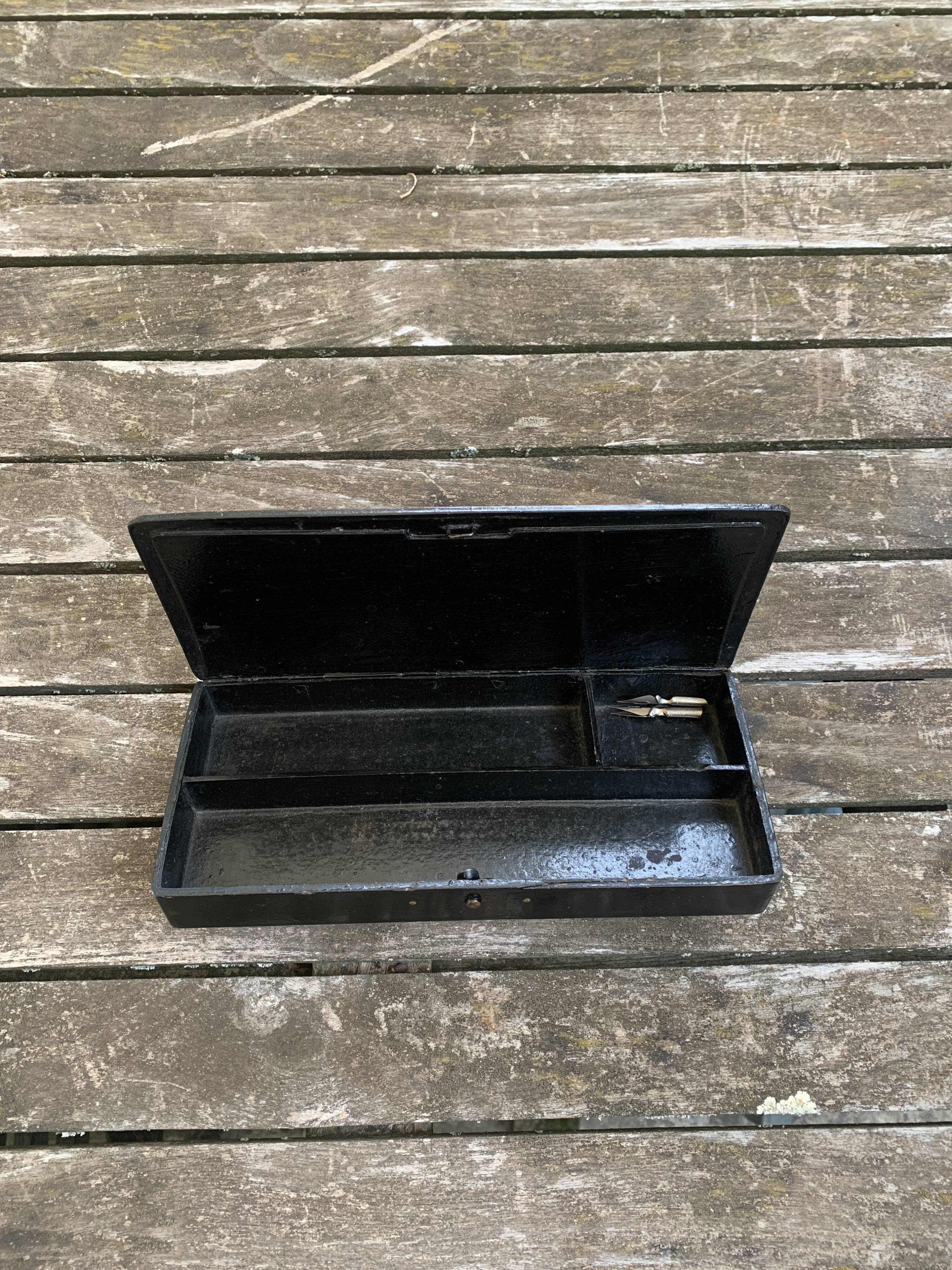 Boiled cardboard pen tray