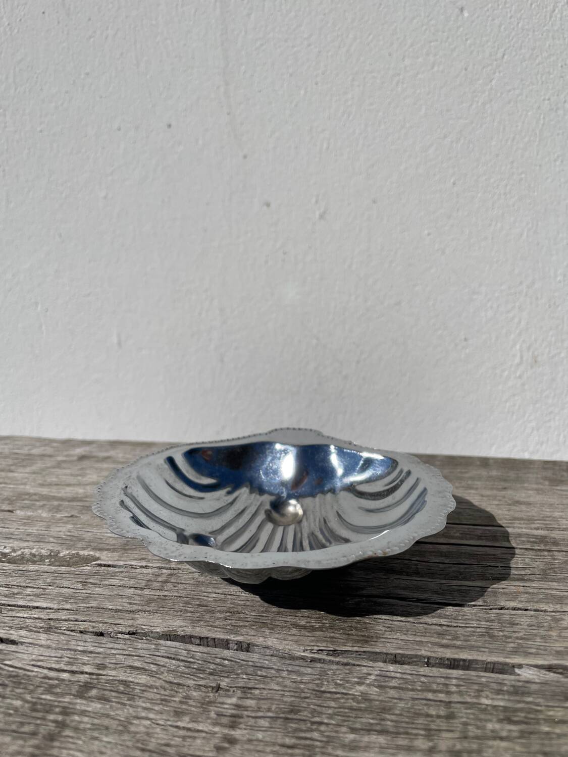 Silver-plated metal shell butter dish