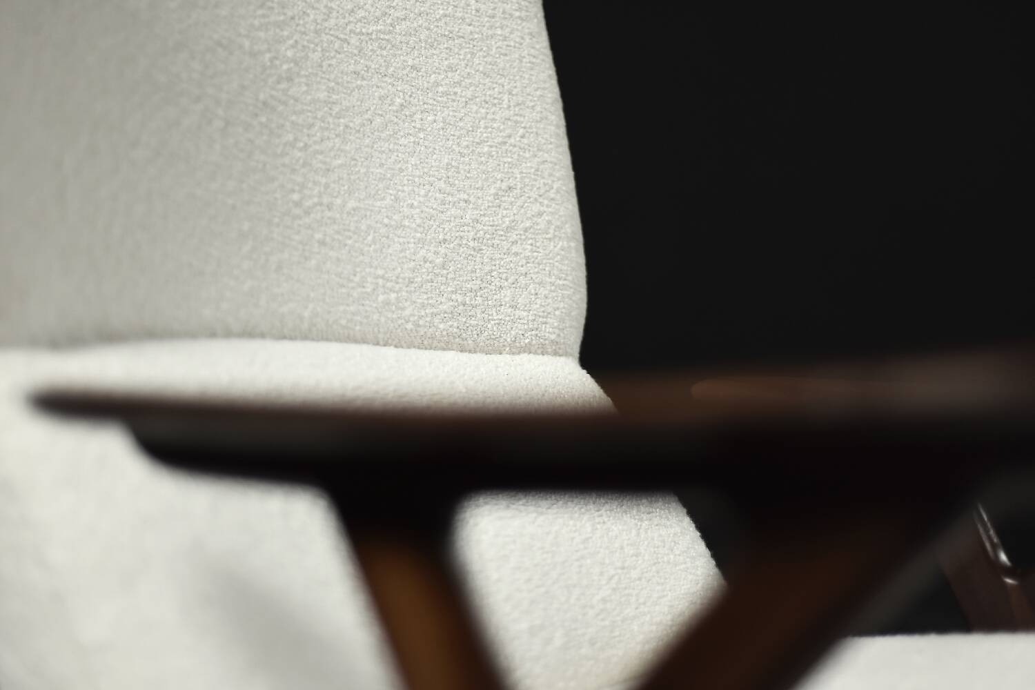 Fauteuil haut de salon vintage en teck et tissu bouclé blanc du milieu du siècle norvégien, années 1960