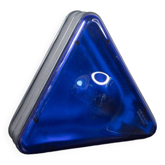 Lampe triangulaire Ottika design bleue par Daniels