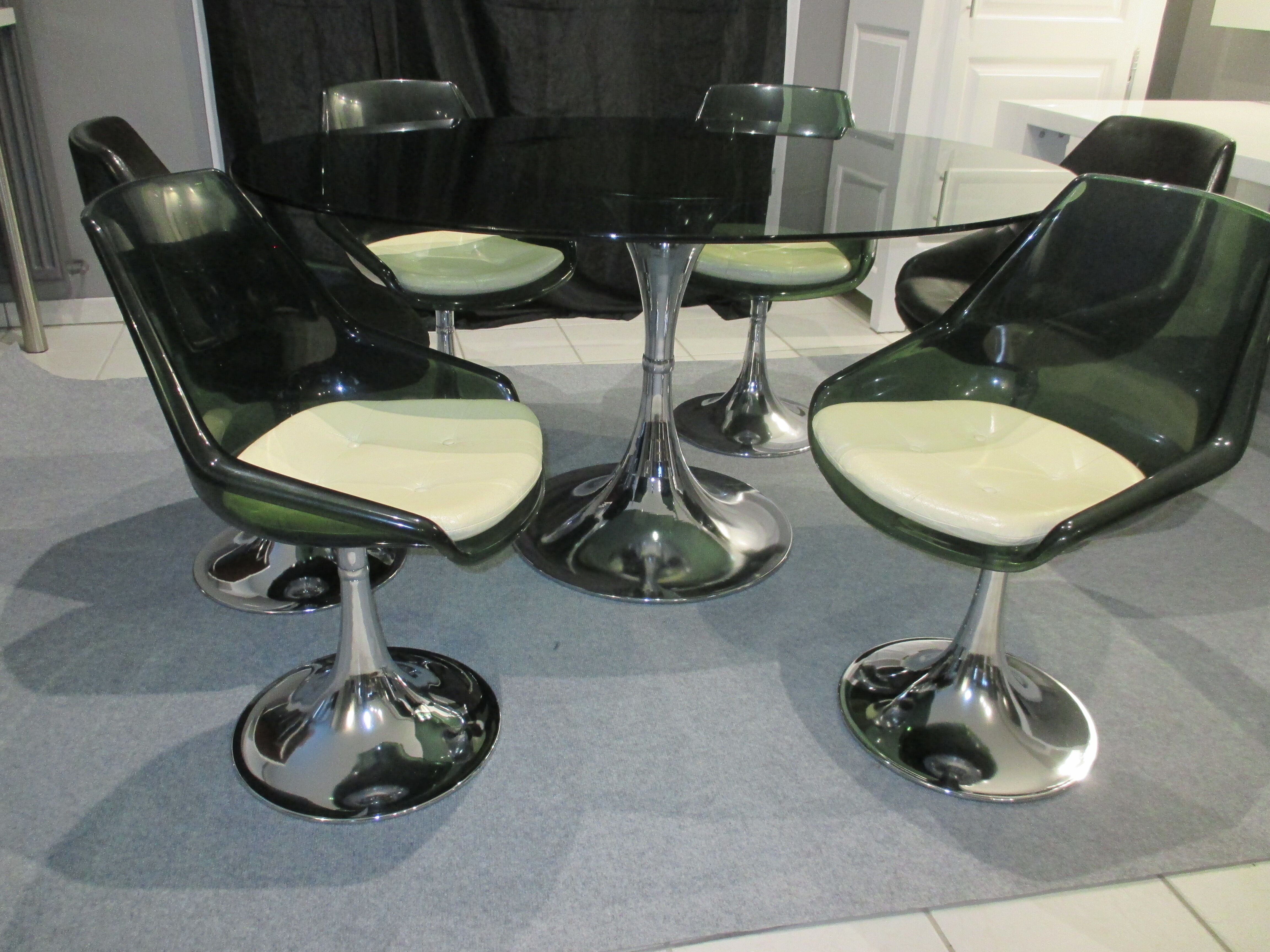 Ensemble table et 6 chaises tulipe Roche Bobois 1970