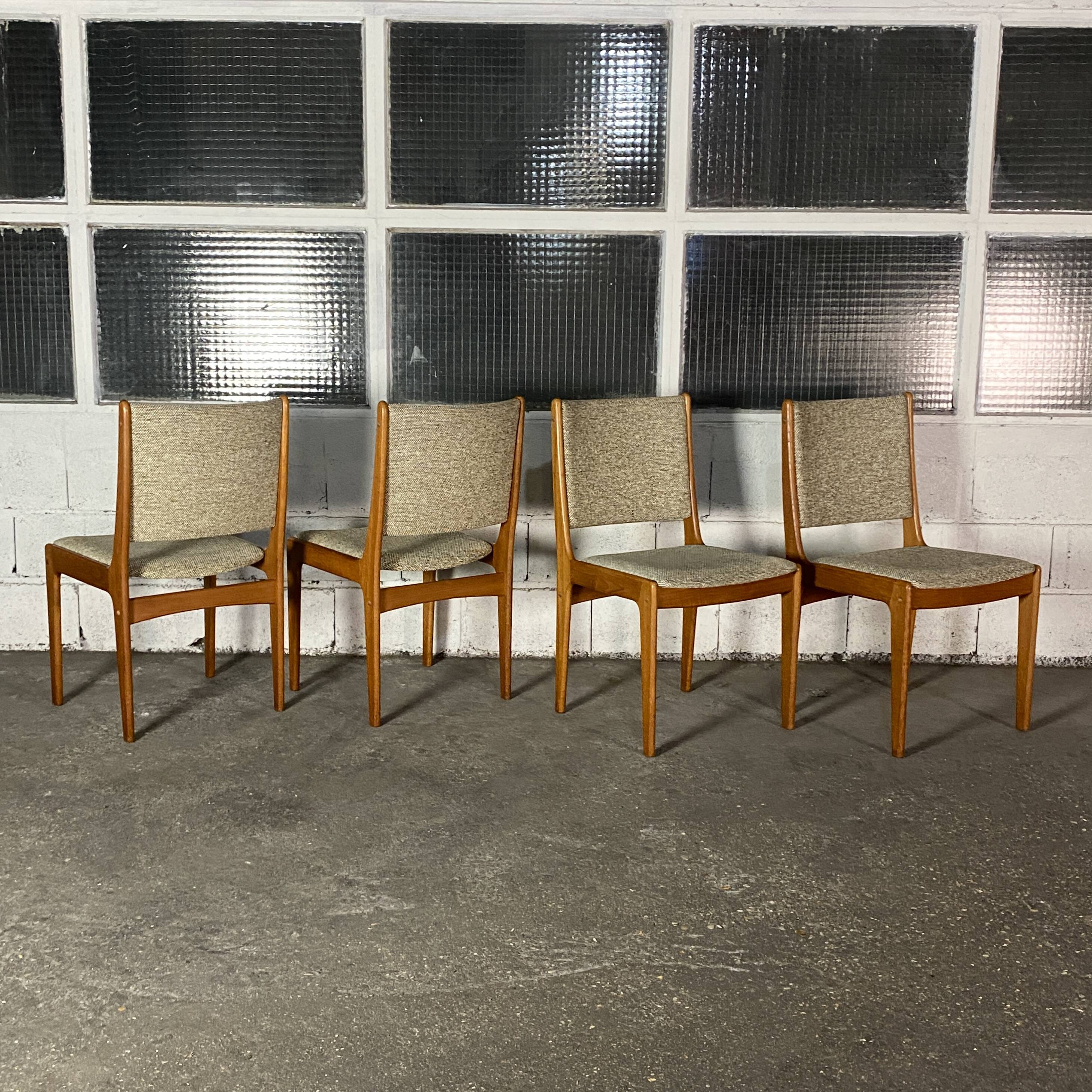 Set of 4 vintage teak chairs, Johannes Andersen, 1960