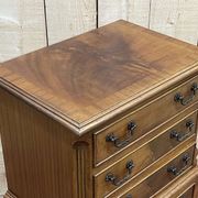 Petite commode anglaise en acajou des années 50