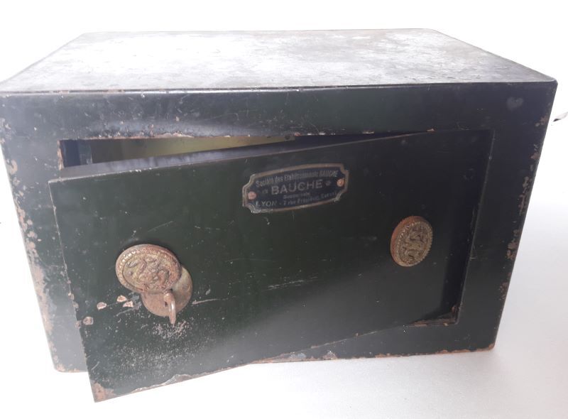 Old safe BAUCHE