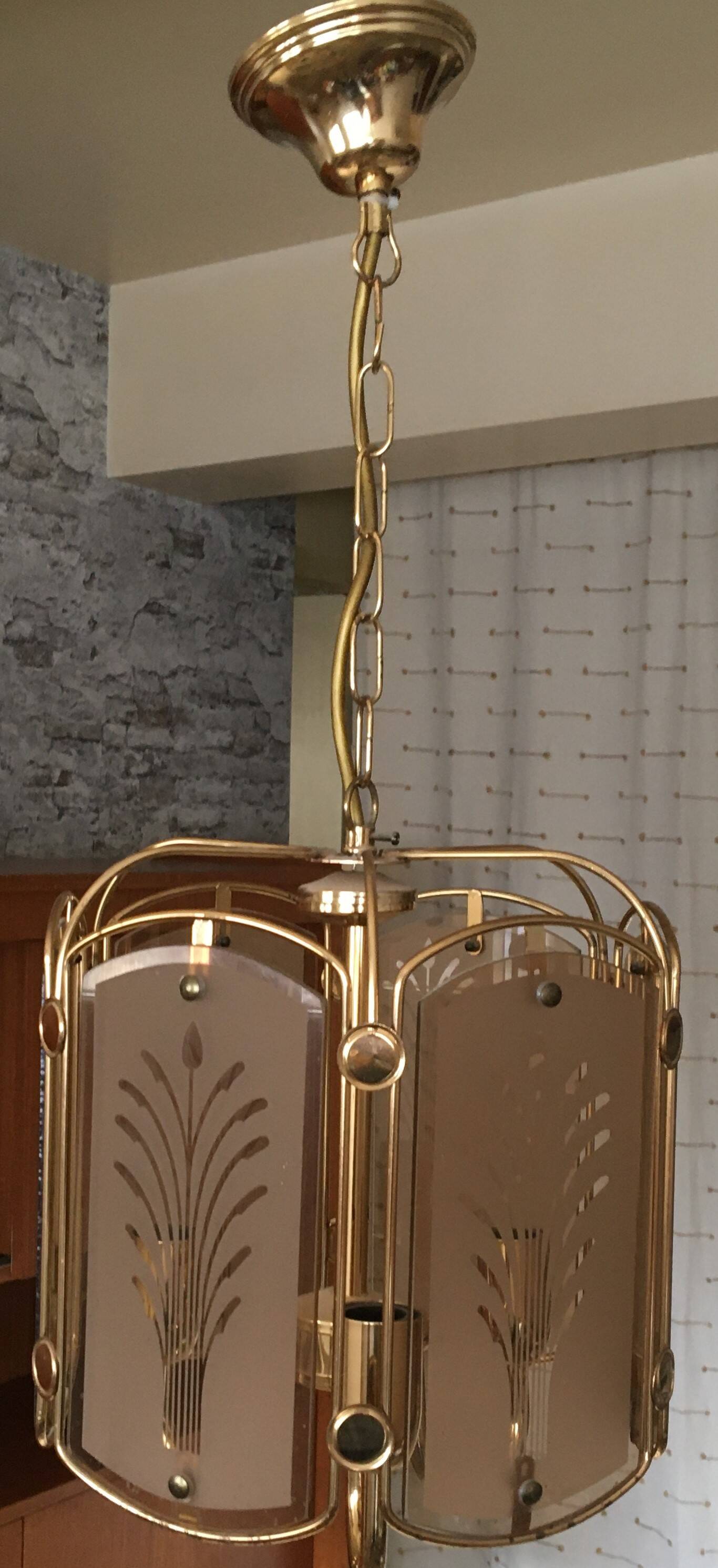 Art Deco pendant light in brass and chiseled polished glass