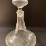 Carafe ancienne en verre soufflé, dotée d’un superbe effet craquelé