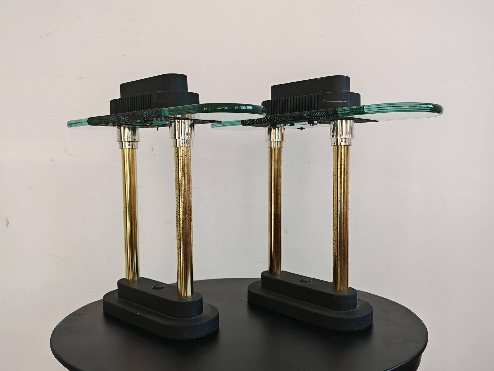 Paire de lampes de banquier style Memphis attribuées à Robert Sonneman 1980s