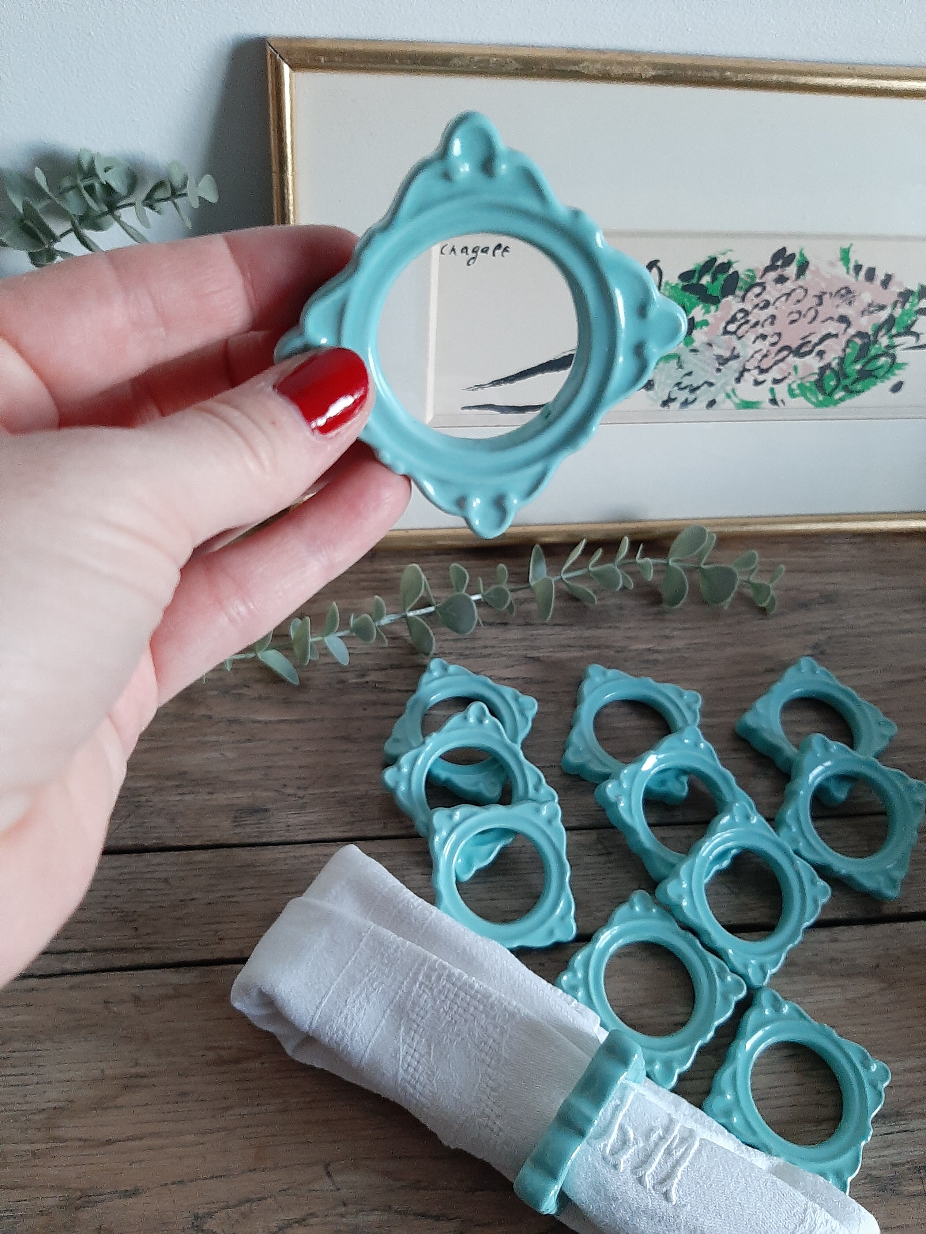 Lot 12 rounds of earthenware towels