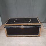 Chest in blackened wood and brass