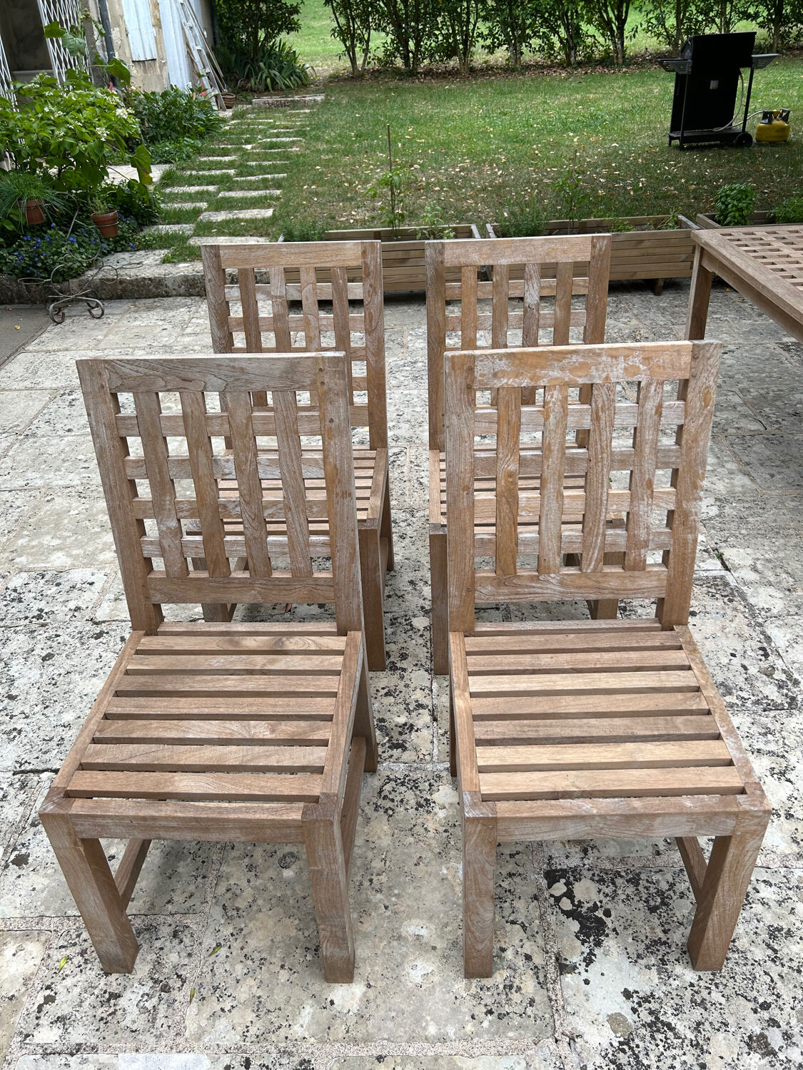 Outdoor table and chairs