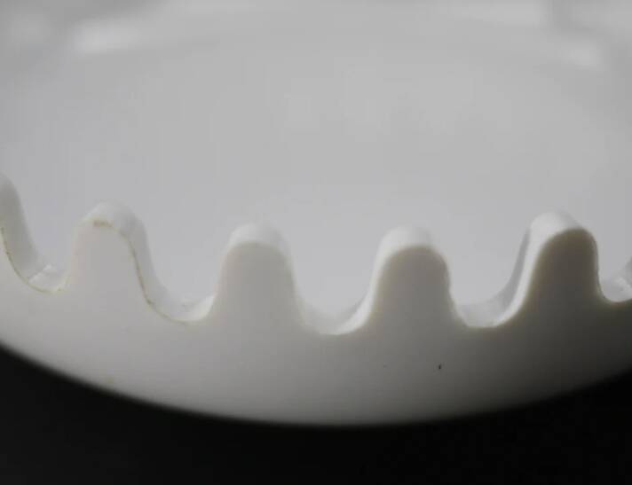 Mebel Clam ashtray from the 1970s by Alan Fletcher in white.