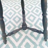 Tripod stool with spacer