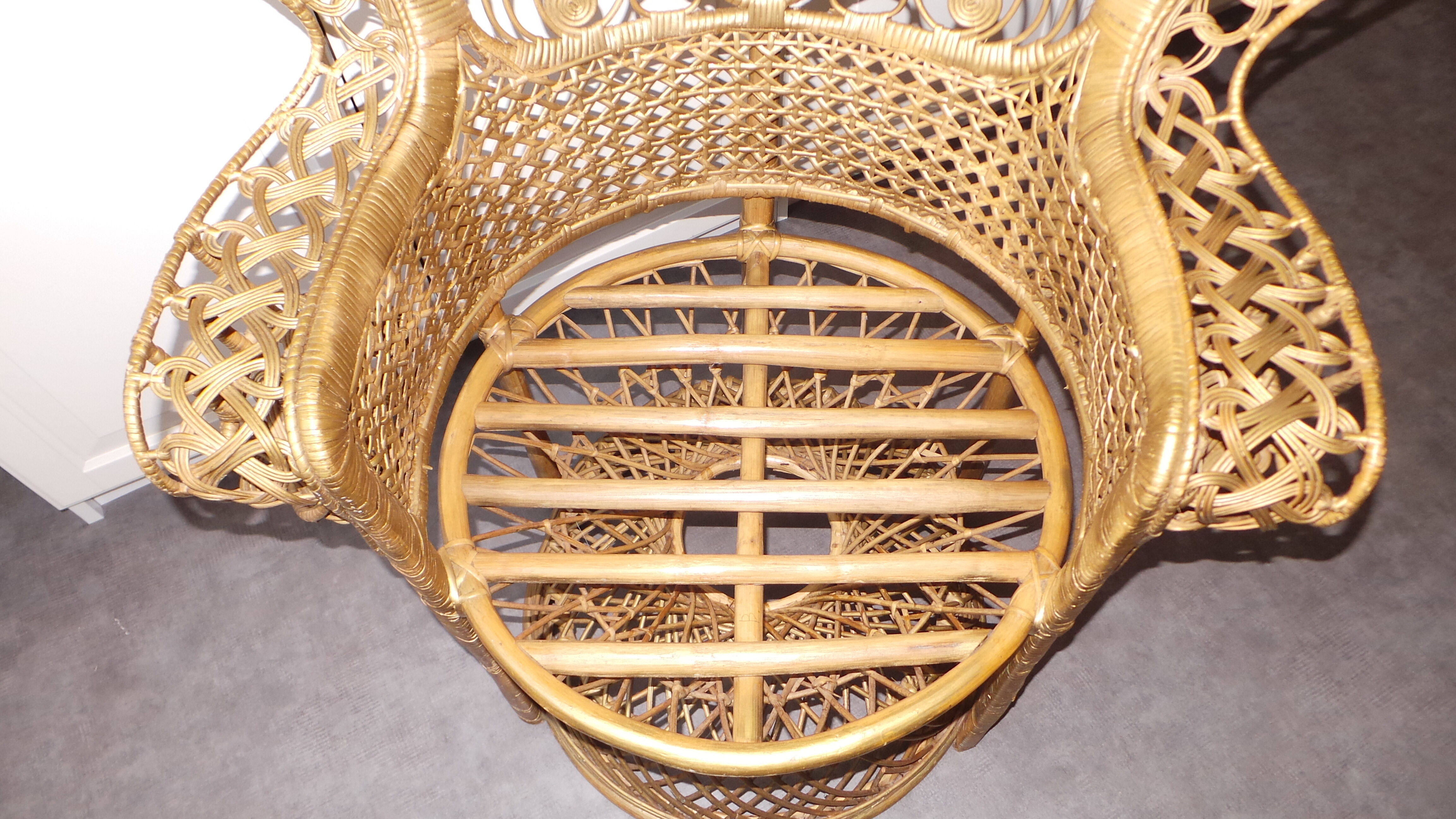 Fauteuil peacock en rotin vintage 1970