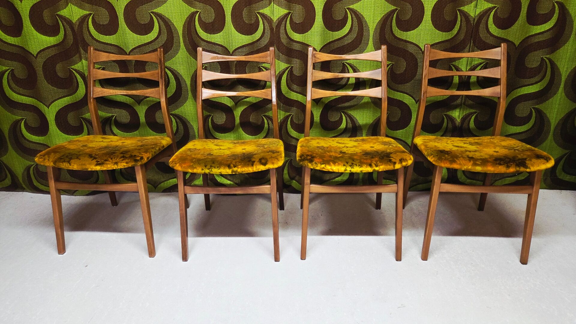 Lot de 4 chaises Scandinave 1970 Mid Century