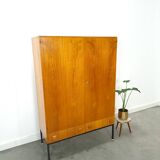 Meuble en placage avec tiroirs et piètement en acier, armoire vintage