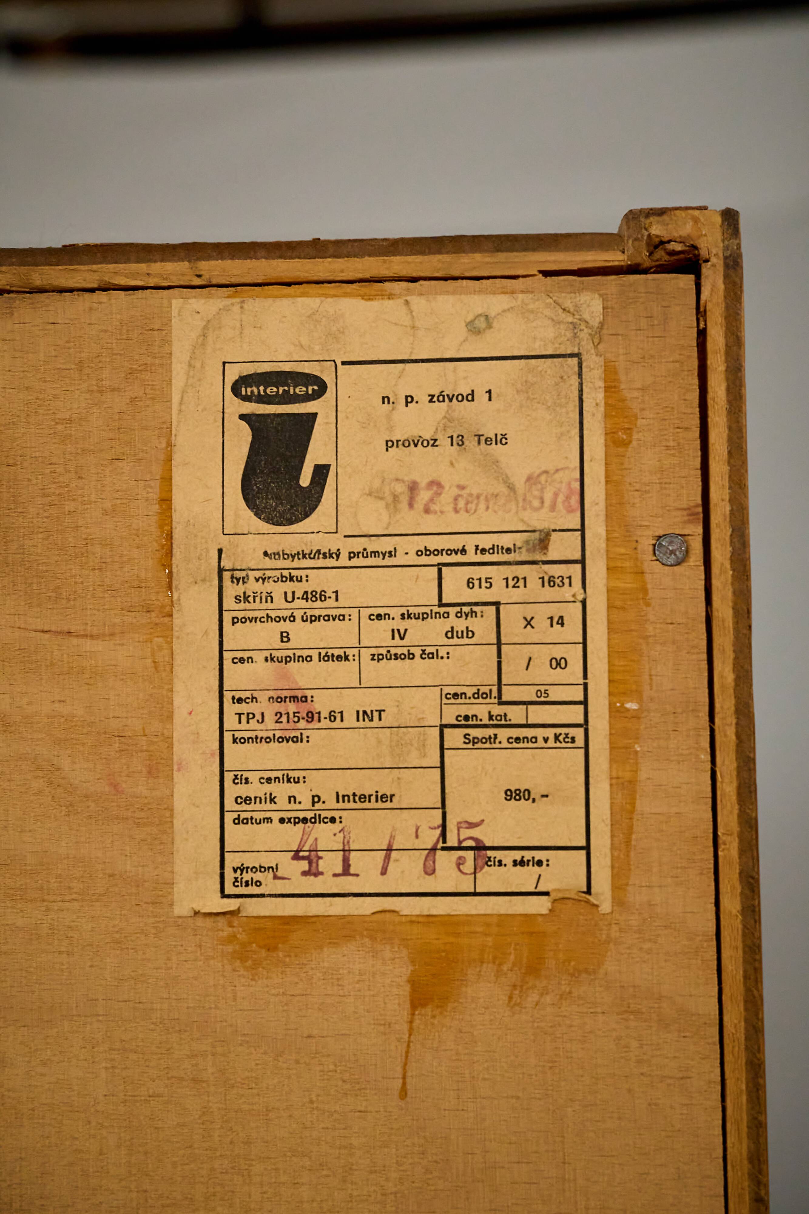 Armoire du milieu du siècle Jiroutek U486