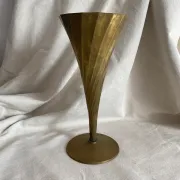 30 cm cornette vase in glass and brass from the 1950s