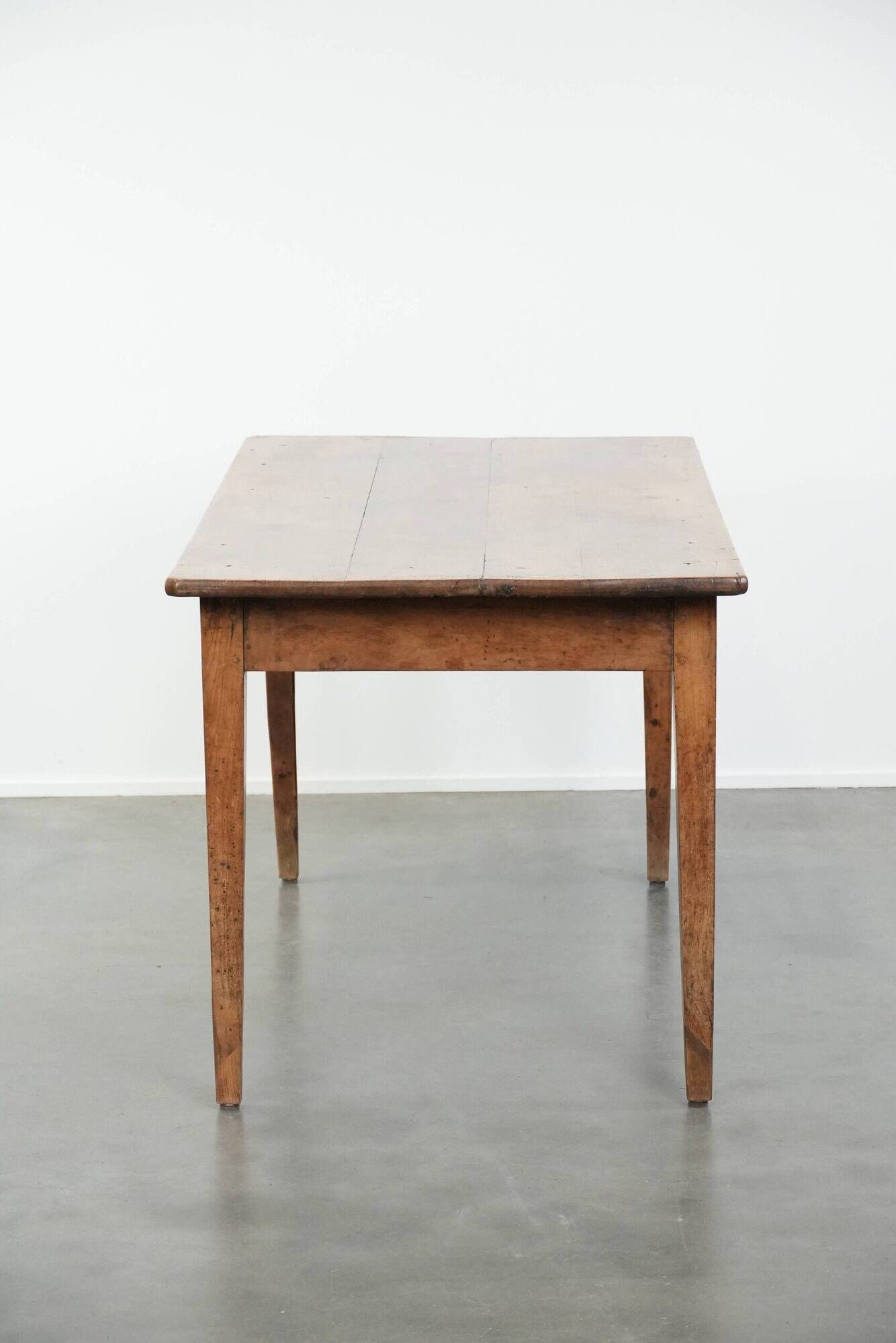 French dining table made of fruitwood from the early 19th century