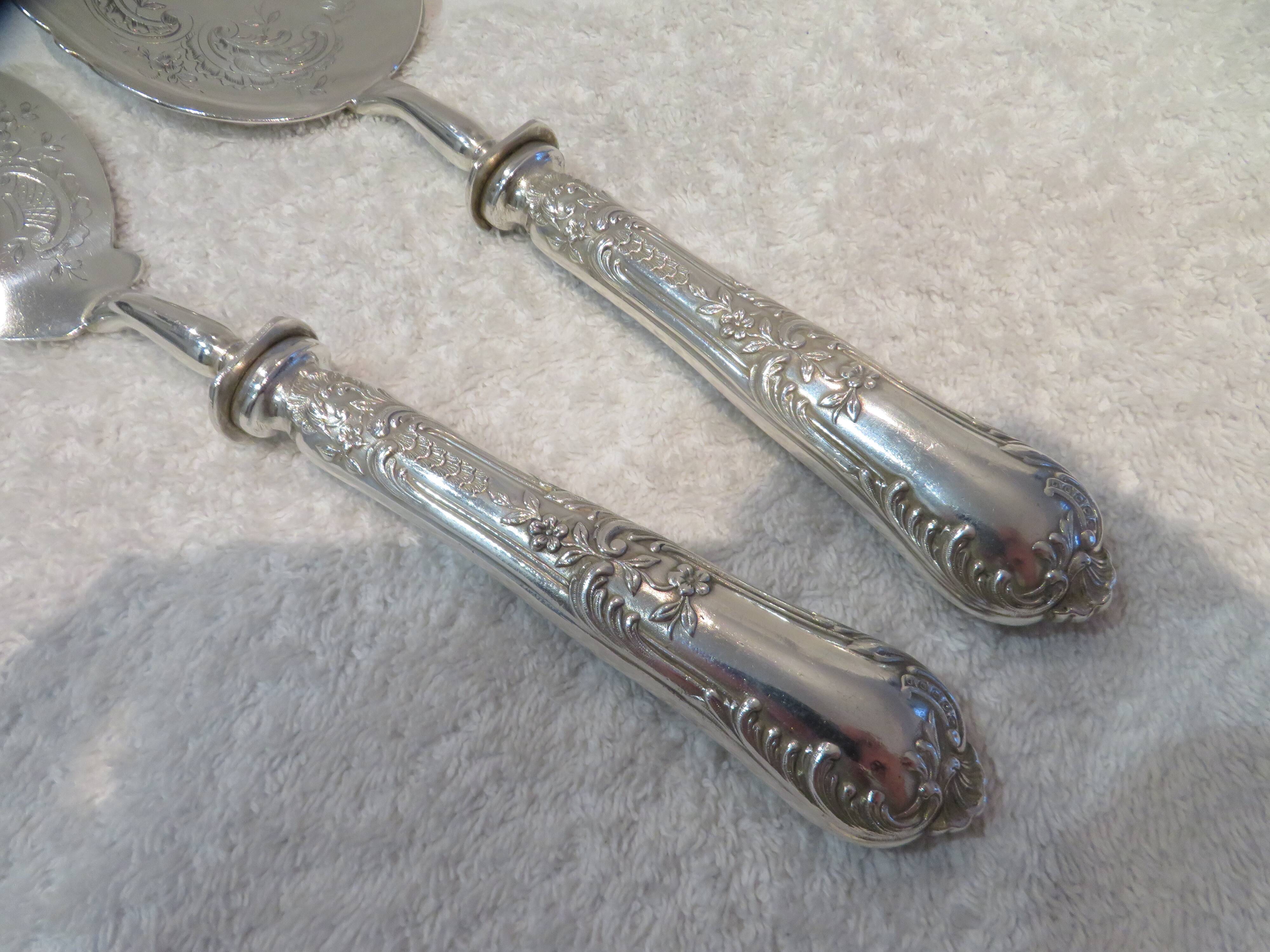 Superb 2-piece ice cream serving set, Boulenger LXV goldsmith scales