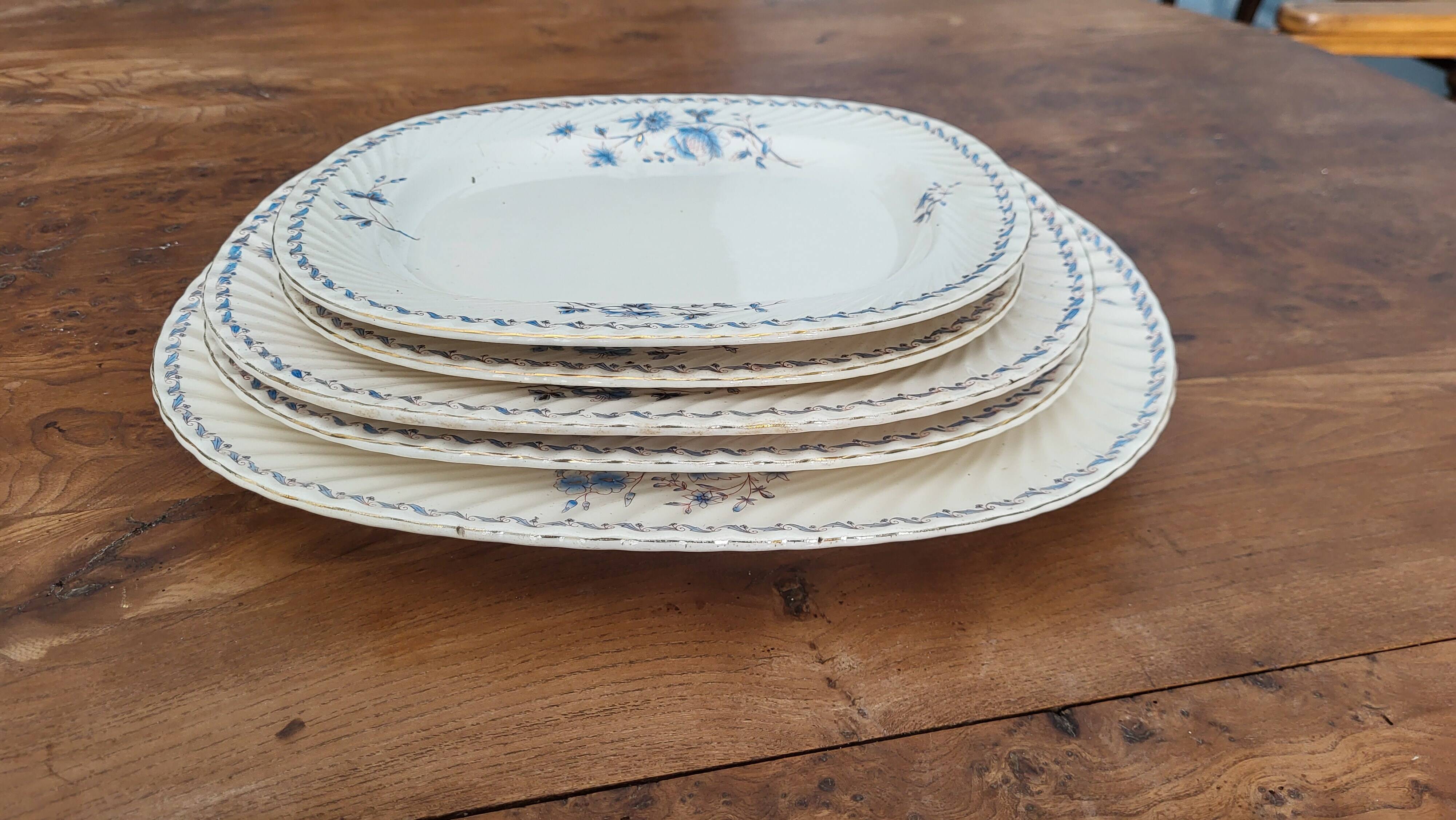 Petrus Regout 19th century dinner service 115 pieces