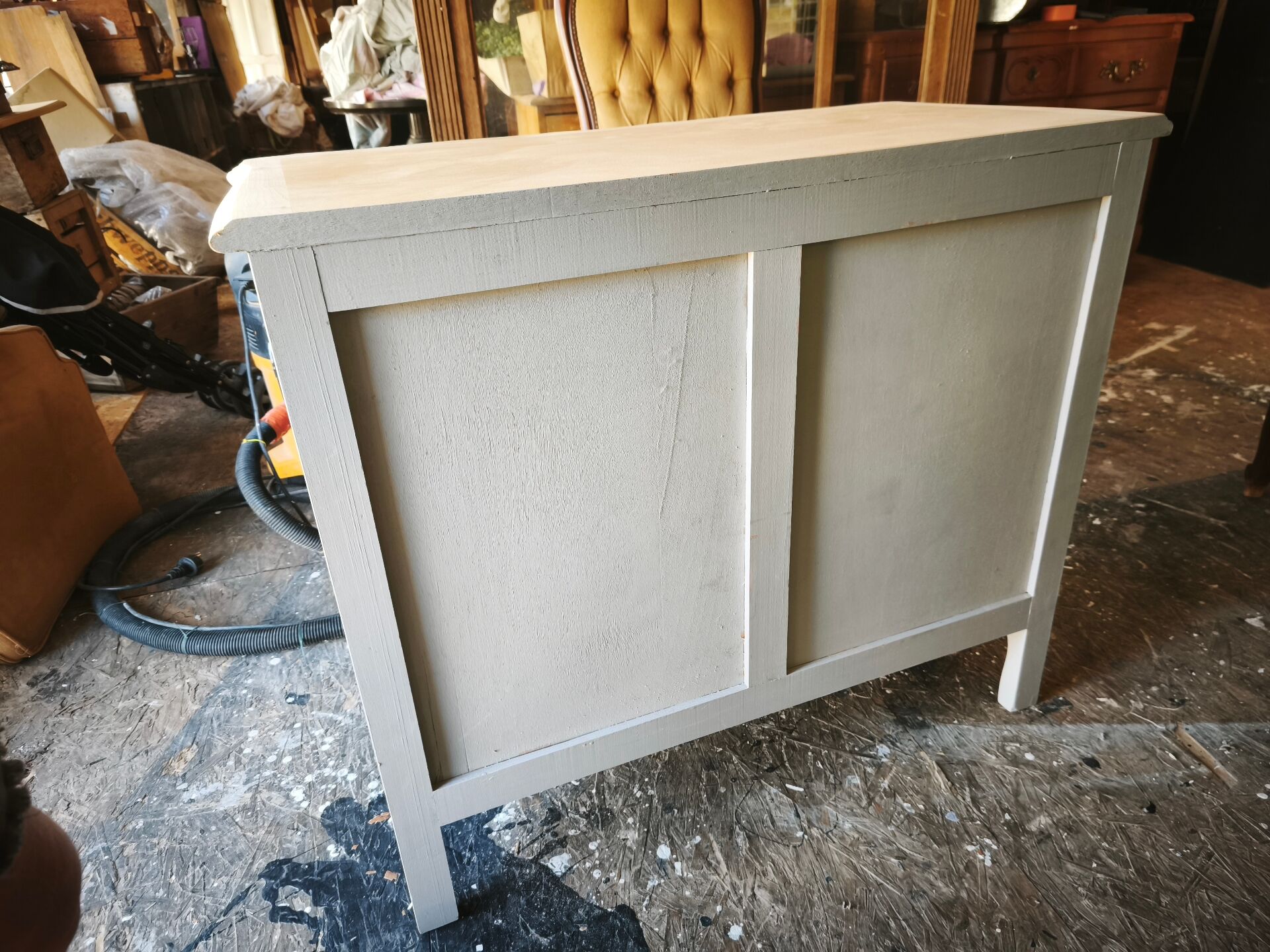 Chest of drawers