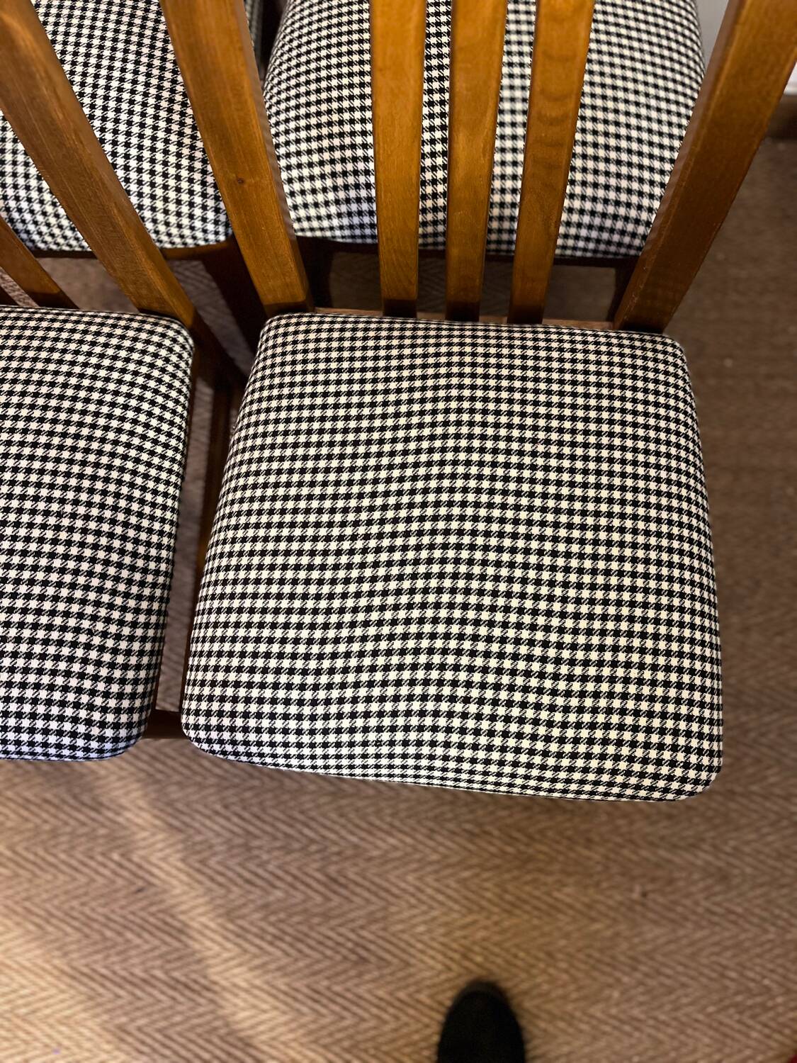 Set of 4 vintage wooden chairs