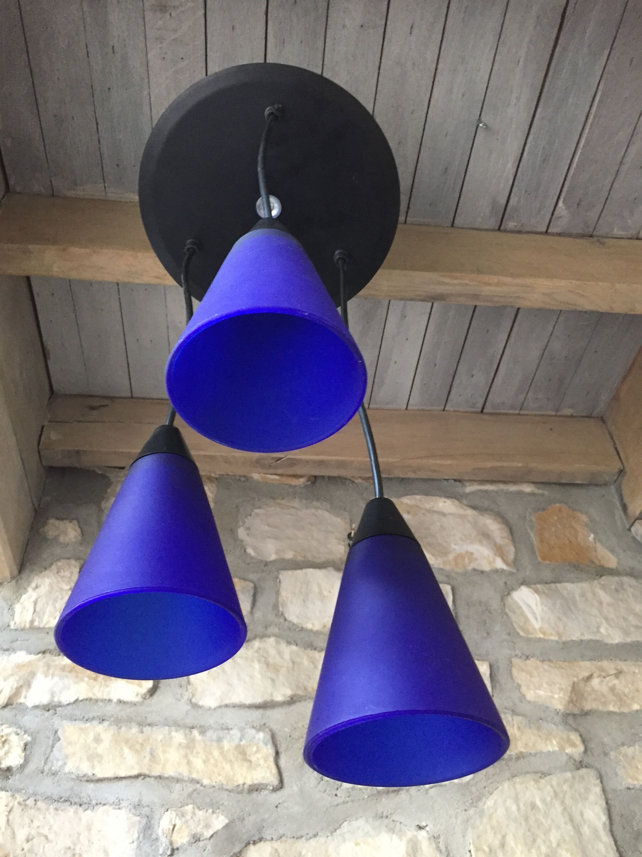 Suspension in frosted glass