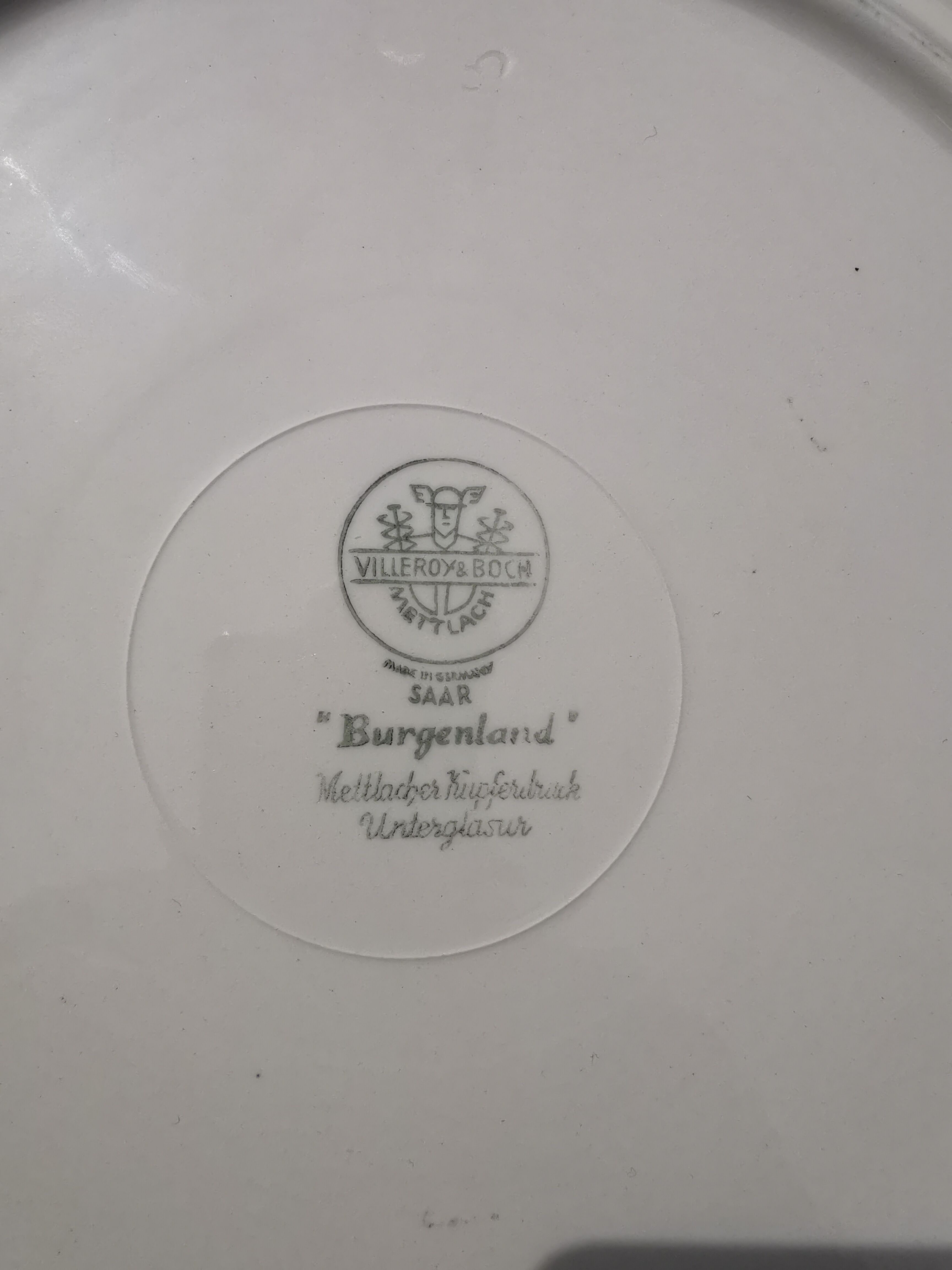 Round dish in Villeroy earthenware and Boch model Blue Burgenland, landscape with castle
