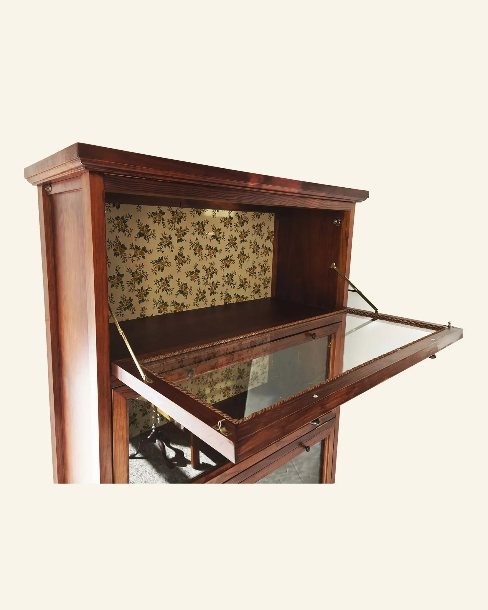 Globe-Wernicke display cabinet in walnut, 3 modules and drawer.