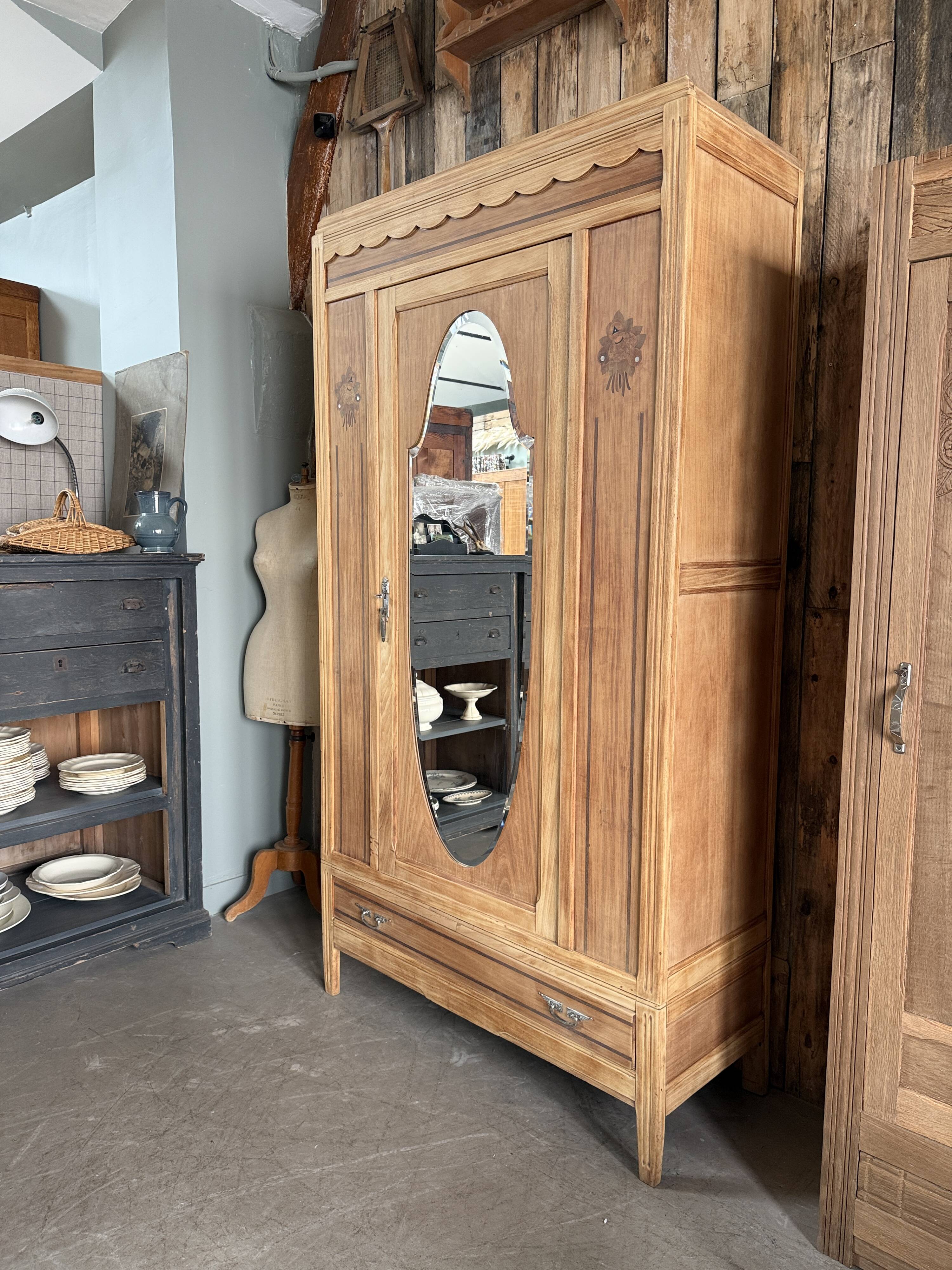 Art Deco Bonnetière (renovated)