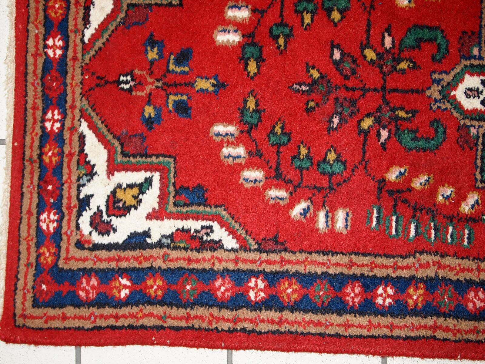 Tapis Vintage Hamadan en Laine, Années 1970, Élégance Florale du Moyen-Orie