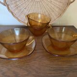 4 coffee cups, 3 saucers, 5 small and 2 large plates VERECO