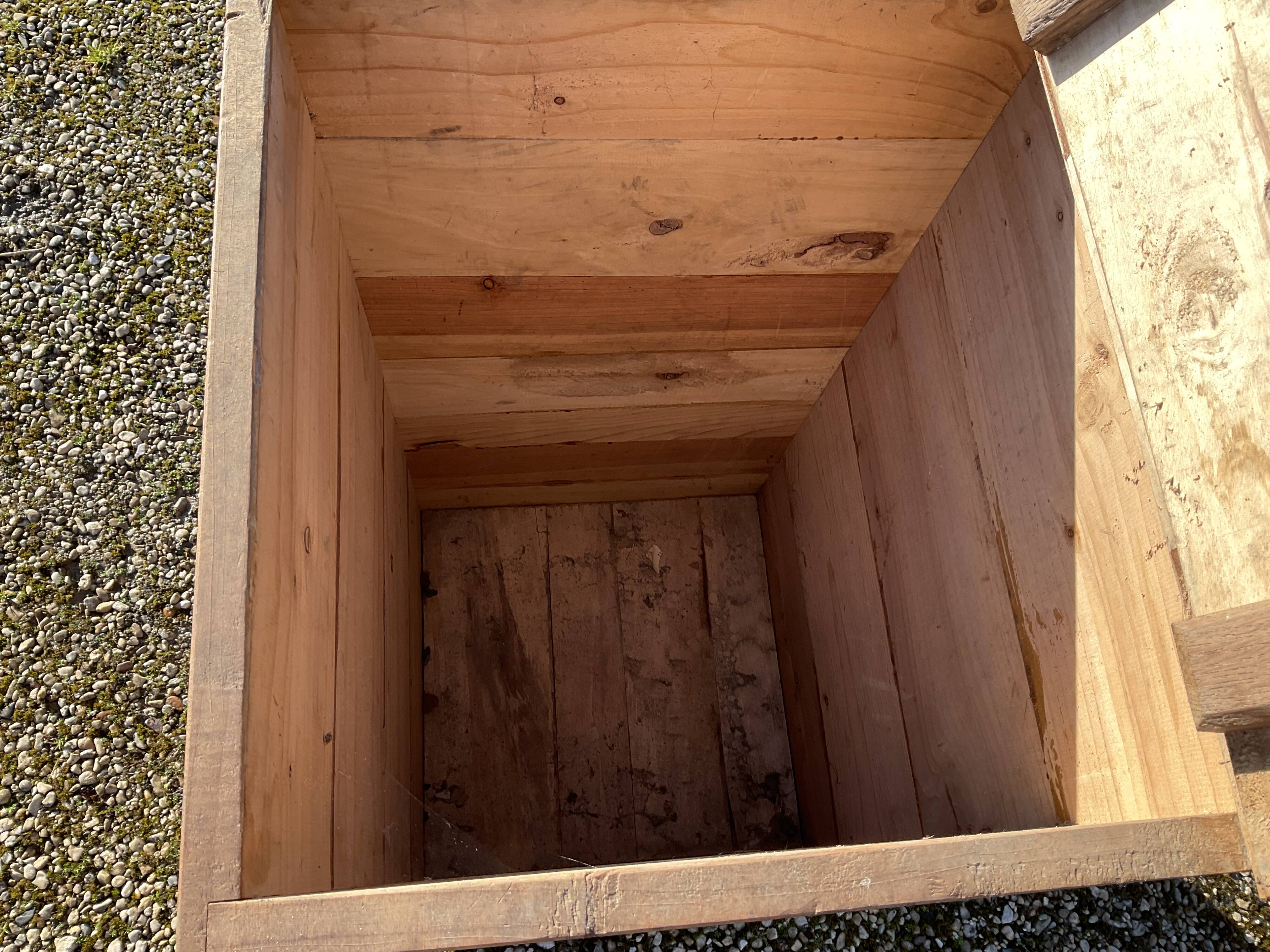 Storage cabinet