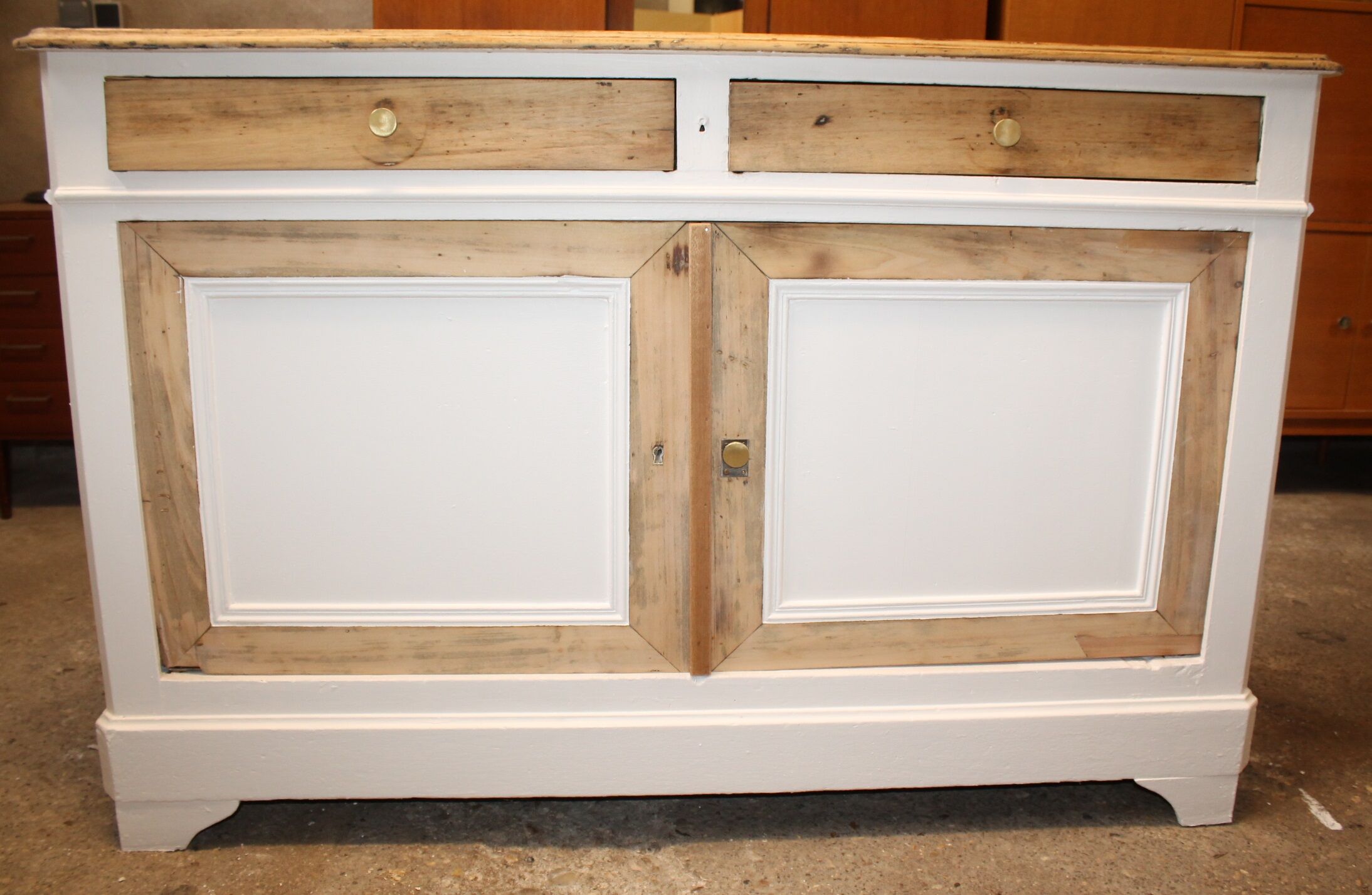 Buffet rustique blanc