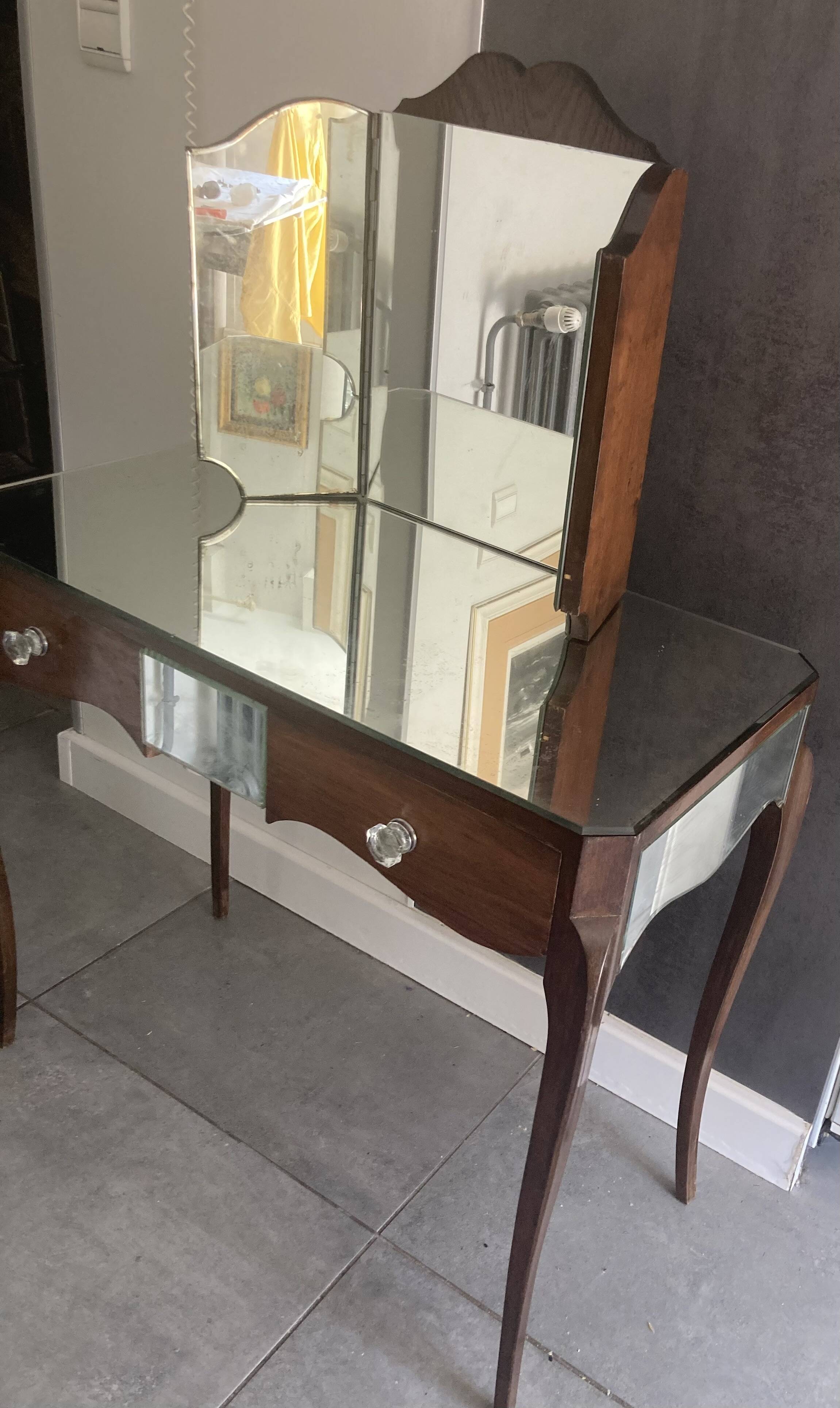 small "Art DECO" dressing table in excellent condition