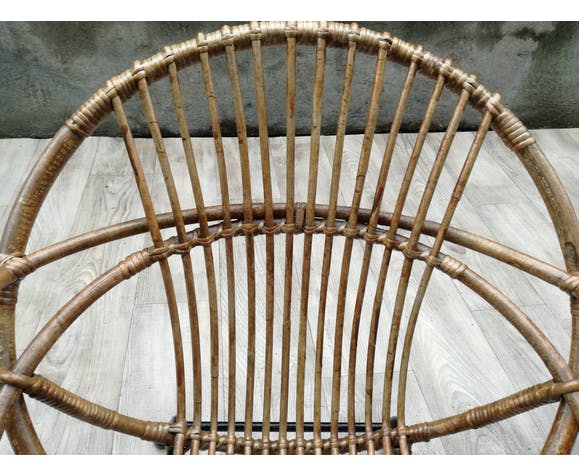 Pair of rattan shell chairs with metallic feet