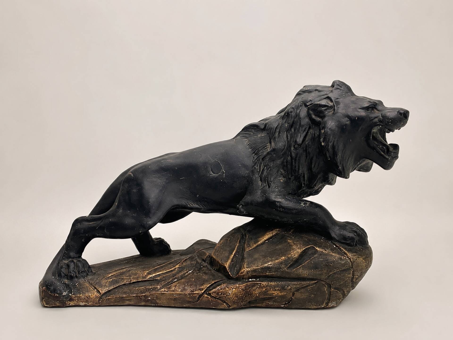 Roaring lion Art Deco signed Magioni
