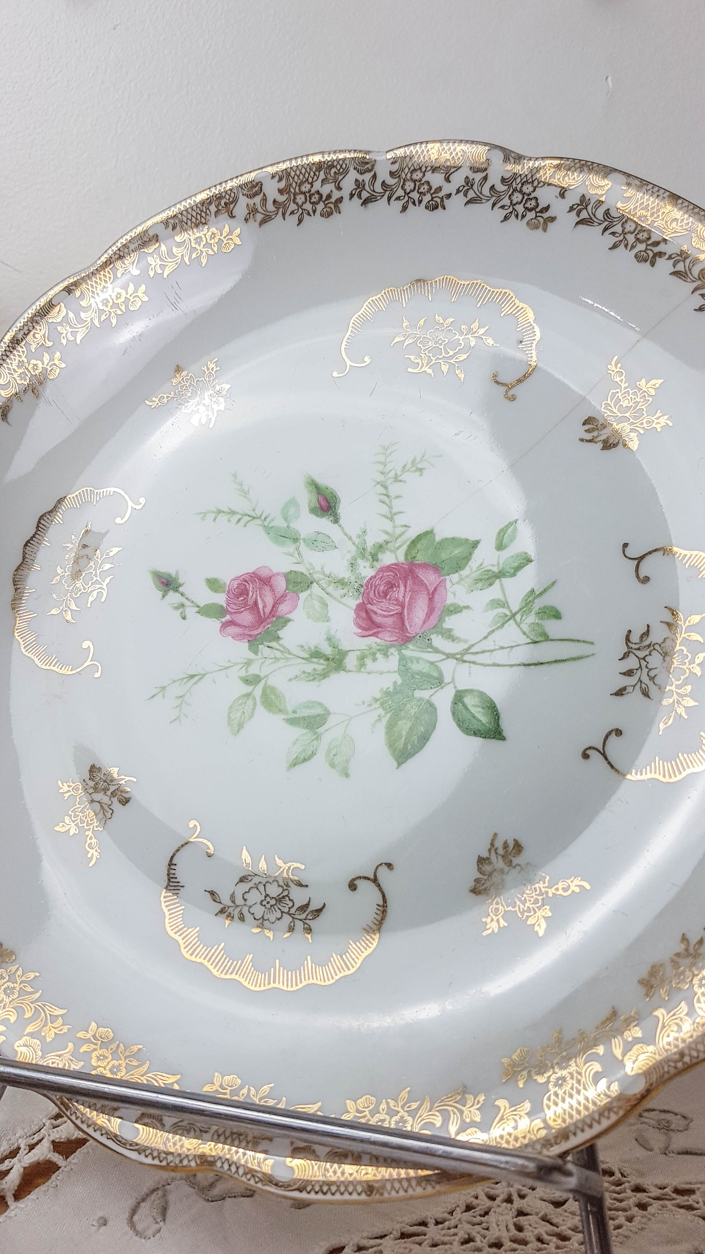 Lot of 4 flat plates Limoges FD Chauvigny golden white rose pattern