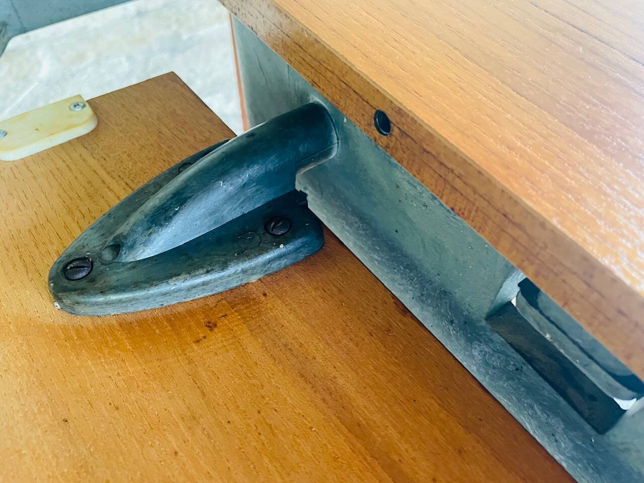 Extendable dining table in teak, butterfly extension by Van Pelt circa 1960.