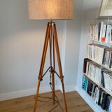 Tripod floor lamp